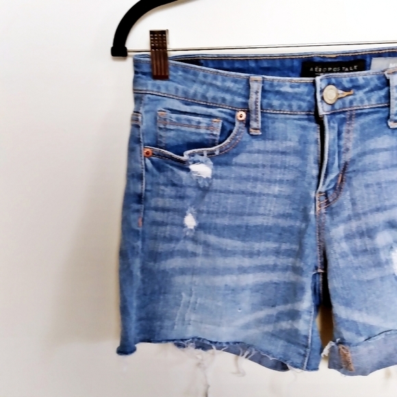 Aeropostale Midi Distressed Light Wash Shorts Size 4 - Picture 3 of 6